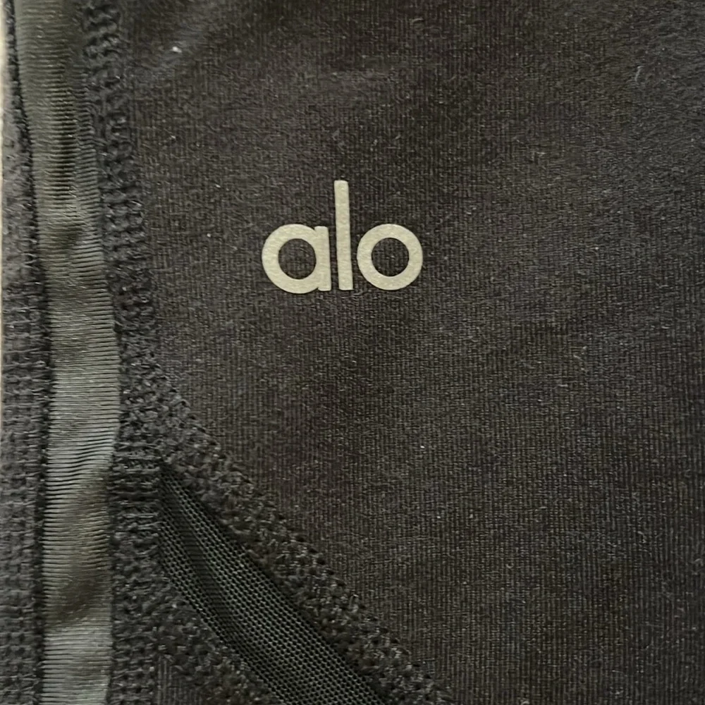 ALO YOGA Continuity Capri Crop Leggings Size M - Picture 4 of 11